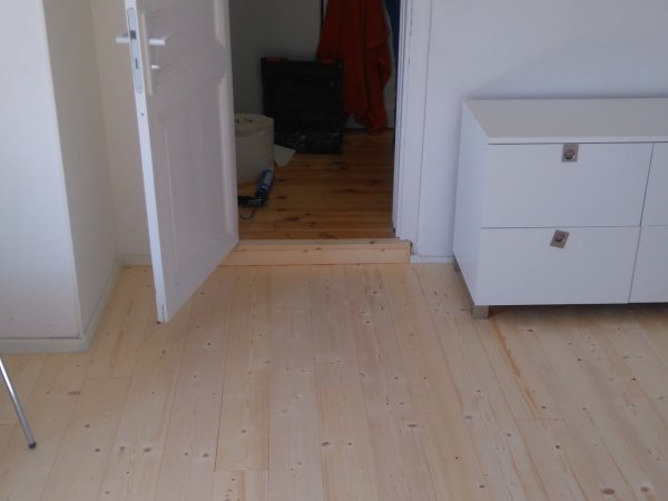 Pose de parquet à Connelles